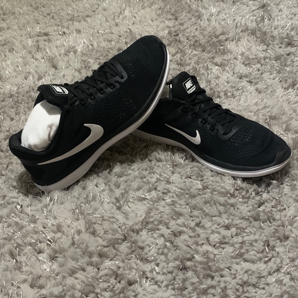 Nike ‘Flex Run’ Running Shoes - Picture 2 of 13